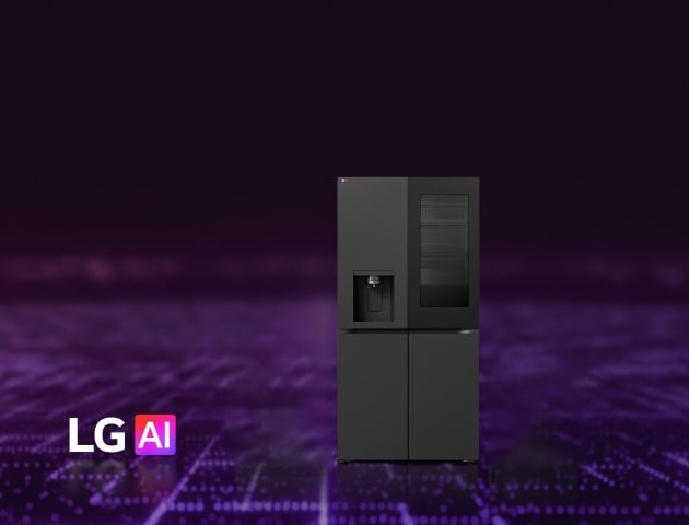 Aparate electrocasnice de bucătărie LG AI, inclusiv frigider, mașină de spălat vase și cuptor afișate pe un fundal de circuit digital violet