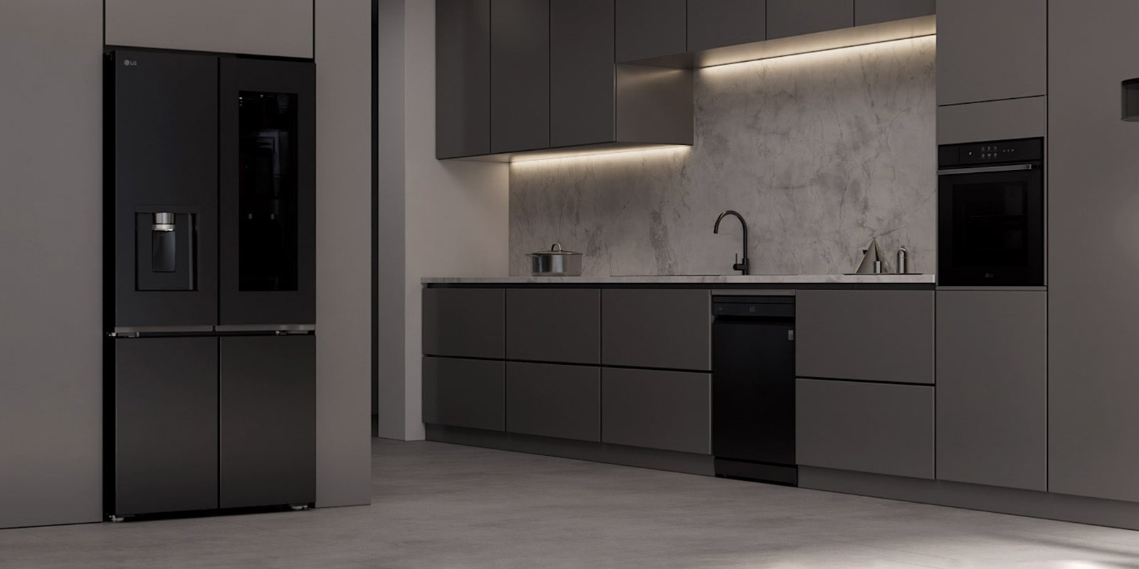 Chipset AI Core-Tech cu circuite purpurii strălucitoare radiind spre exterior pe un fundal întunecat al plăcii de circuite