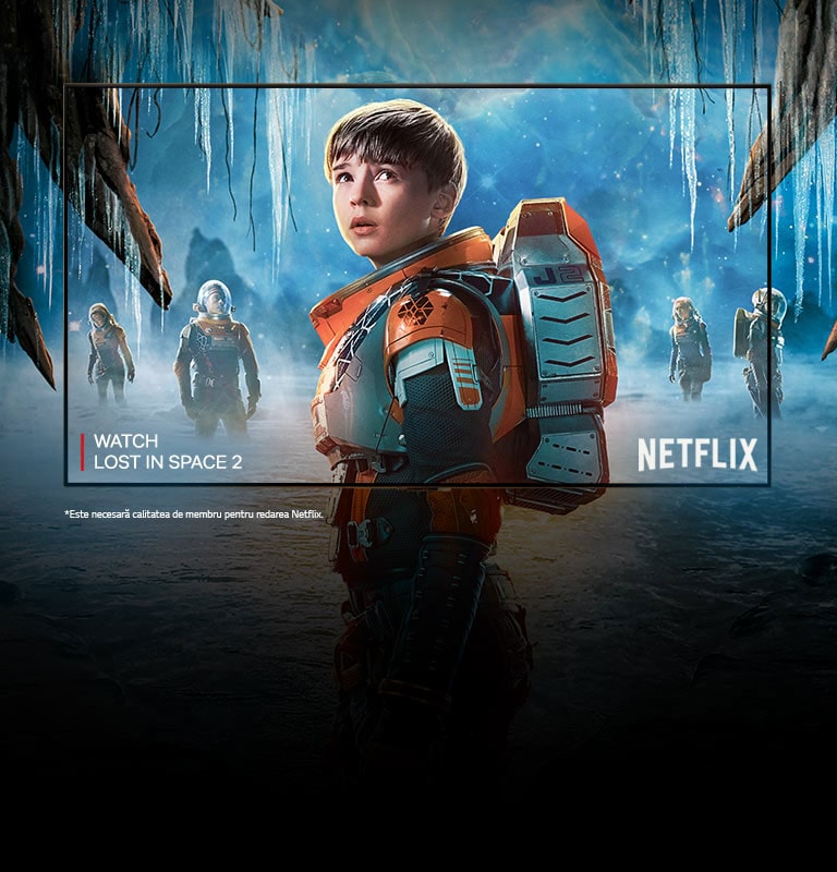 Prim-plan cu unul din eroii serialului LOST IN SPACE 2, care are o privire pătrunzătoare