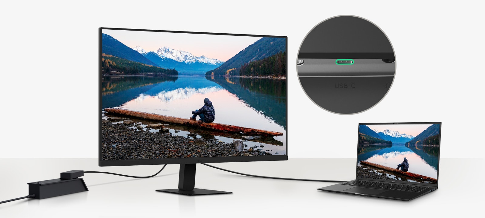 O imagine cu un laptop și un monitor conectate cu un singur cablu USB-C.