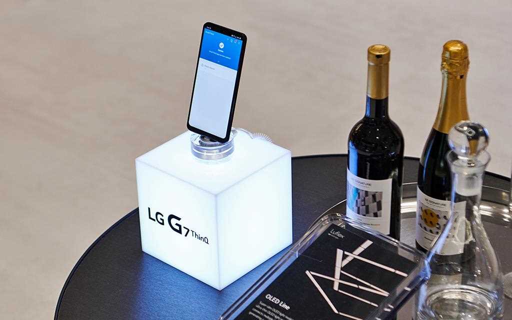 IFA 2018: The LG G7 ThinQ sits on a coffee table next to some wine and champagne in the Style Zone