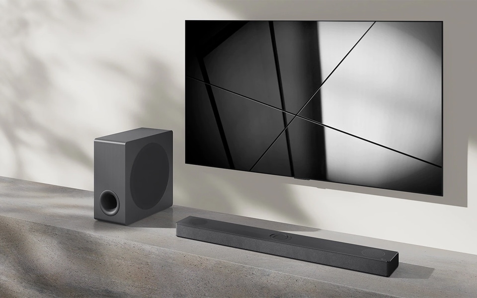 Soundbar inteligent DS80QY cuplat cu un televizor LG