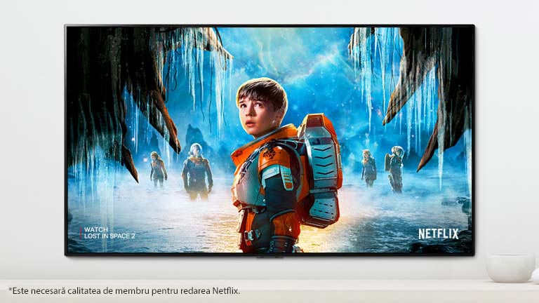 O scenă din serialul Lost in Space 2, care redă o privire pătrunzătoare a personajelor principale, pe un ecran TV