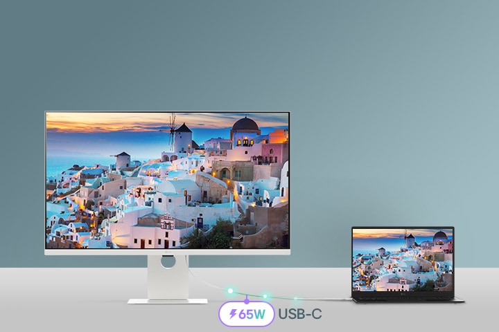 Fotografija koja prikazuje smart monitor povezan sa laptopom putem USB-C kabla i na kojoj se vide punjenje i prenos podataka.