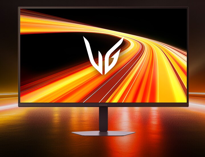 Slika spreda gejming monitora UltraGear™ 32G620B u futurističkoj prostoriji sa neonskim osvetljenjem.