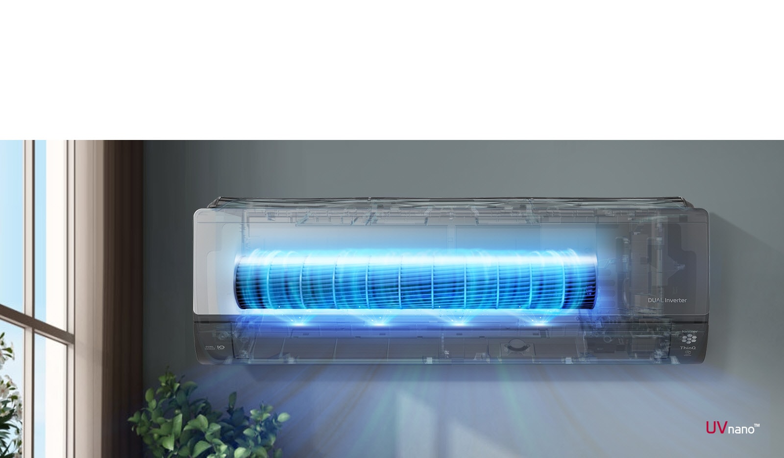 Video prikazuje klima uređaj postavljen na zid. Prednji deo uređaja je providan kako bi se prikazao unutrašnji rad uređaja. Ventilatori oynačeni plavom bojom da bi se prikazalo uklanjanje bakterija sa UV rasvetom. Vazduh izlazi iz mašine. Uvnano logo je u donjem desnom uglu.