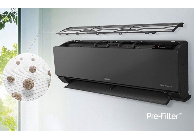 LG klima uređaj je postavljen na zid i gleda se iz bočnog ugla. Gornji panel lebdi iznad i mogu se videti unutrašnji filteri. Linija od predfiltera vodi do uvećanog kruga gde se prikazuje prašina zadržana na predfilteru. Logotip SafePlus Pre-Filter prikazan je u donjem desnom uglu.