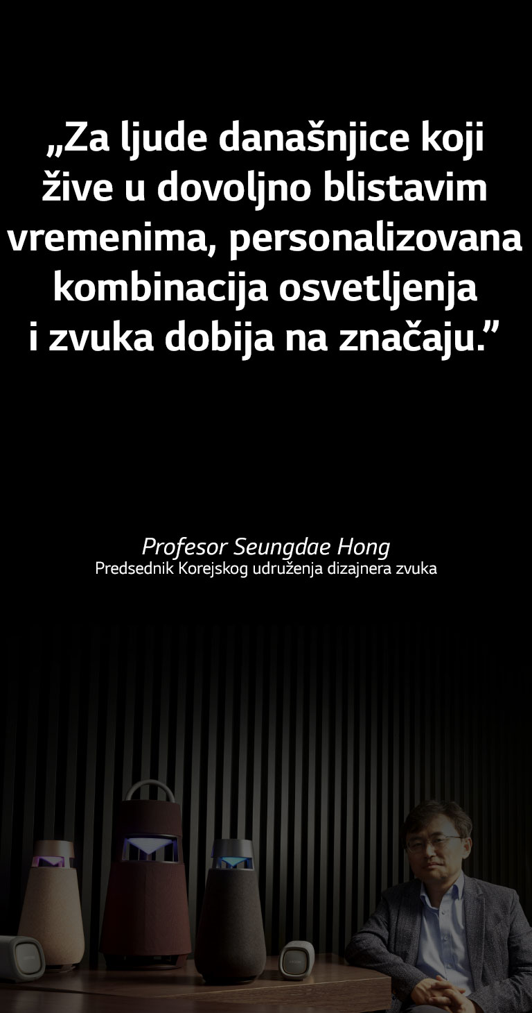Slika profesora Seungdae Honga, predsednika Korejskog udruženja dizajnera zvuka, sa porodicom XBOOM proizvoda na stolu