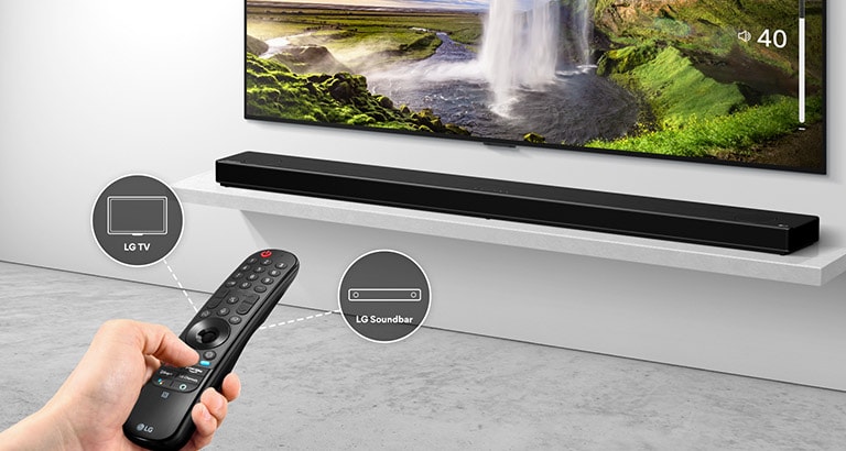 Neko u ruci drži daljinski upravljač, upravljajući televizorom i Soundbar zvučnikom u pozadini. Prisutne su ikonice LG TV i LG Soundbar zvučnik.
