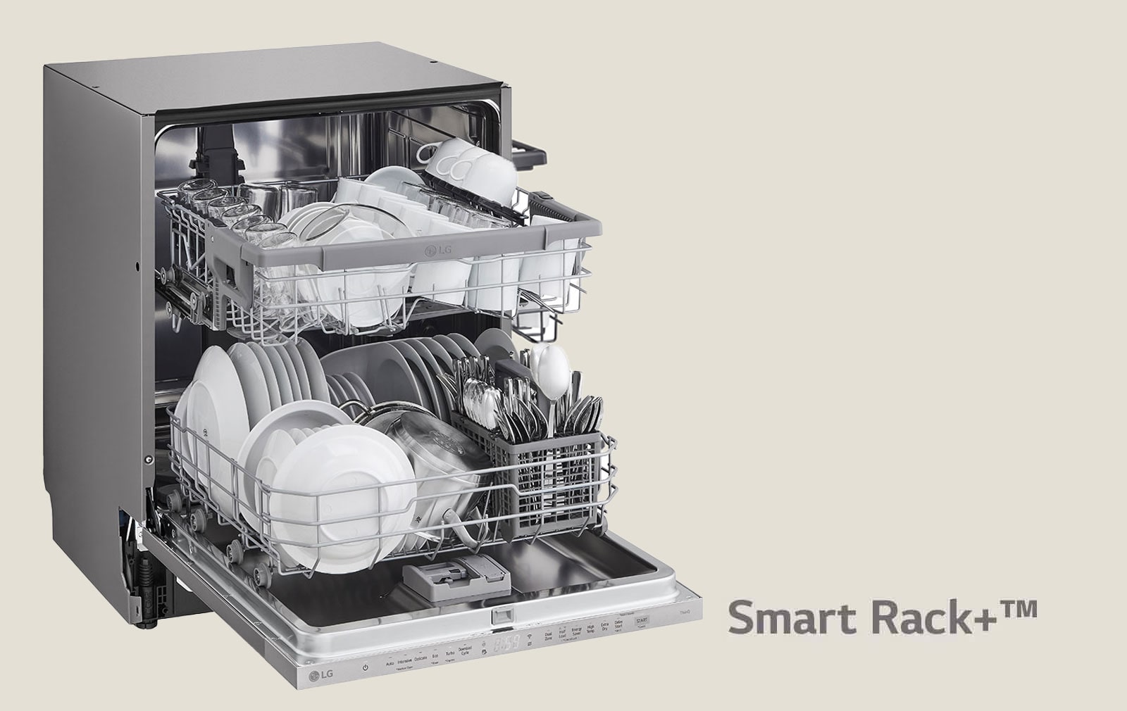 Prikazuje punu mašinu za pranje sudova sa otvorenim vratima.