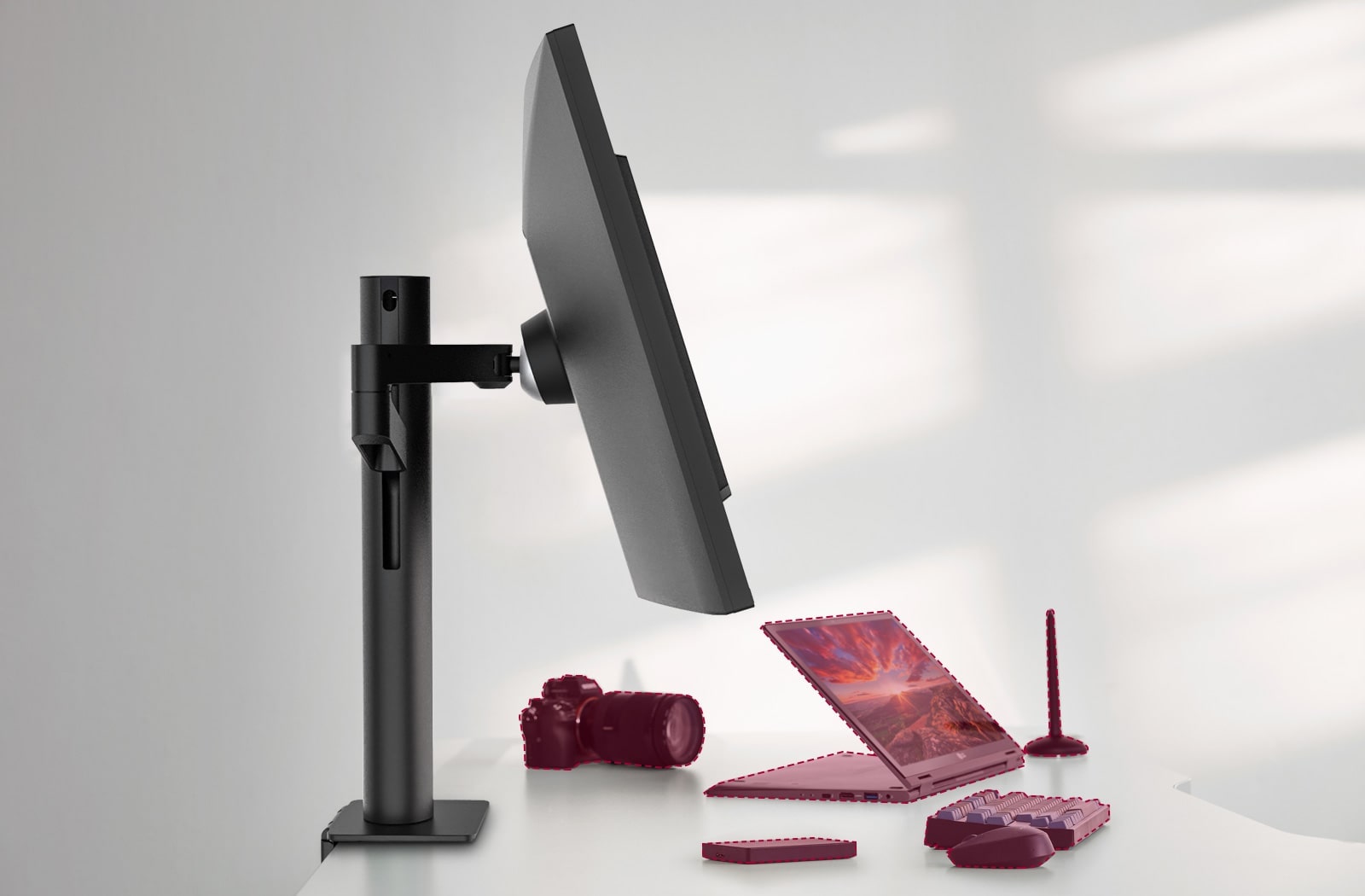 Kompaktan dizajn zauzima veoma malu površinu stola, a takođe doprinosi jednostavnijem postavljanju.