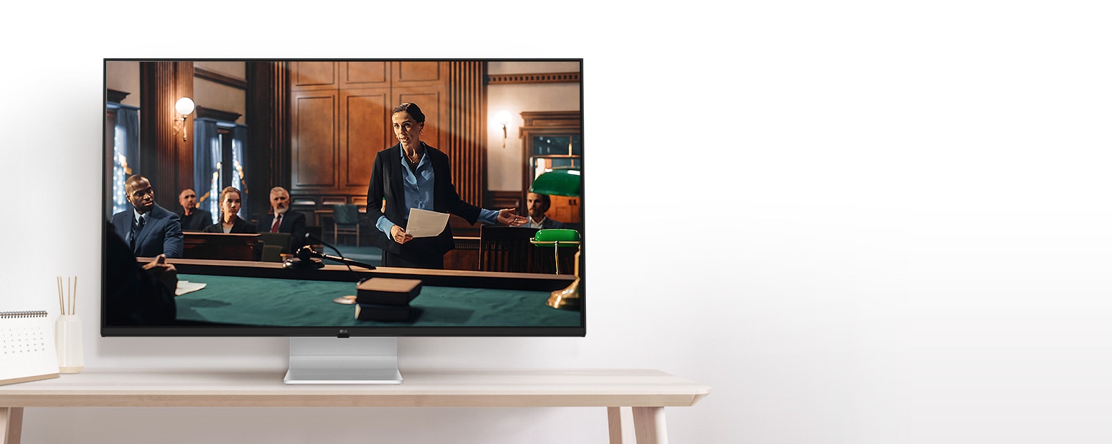 Zahvaljujući velikom ekranu od 43 inča i 4K UHD (3840x2160) IPS prikazu koji reprodukuje jasne slike i precizne boje u širokom opsegu uglova.