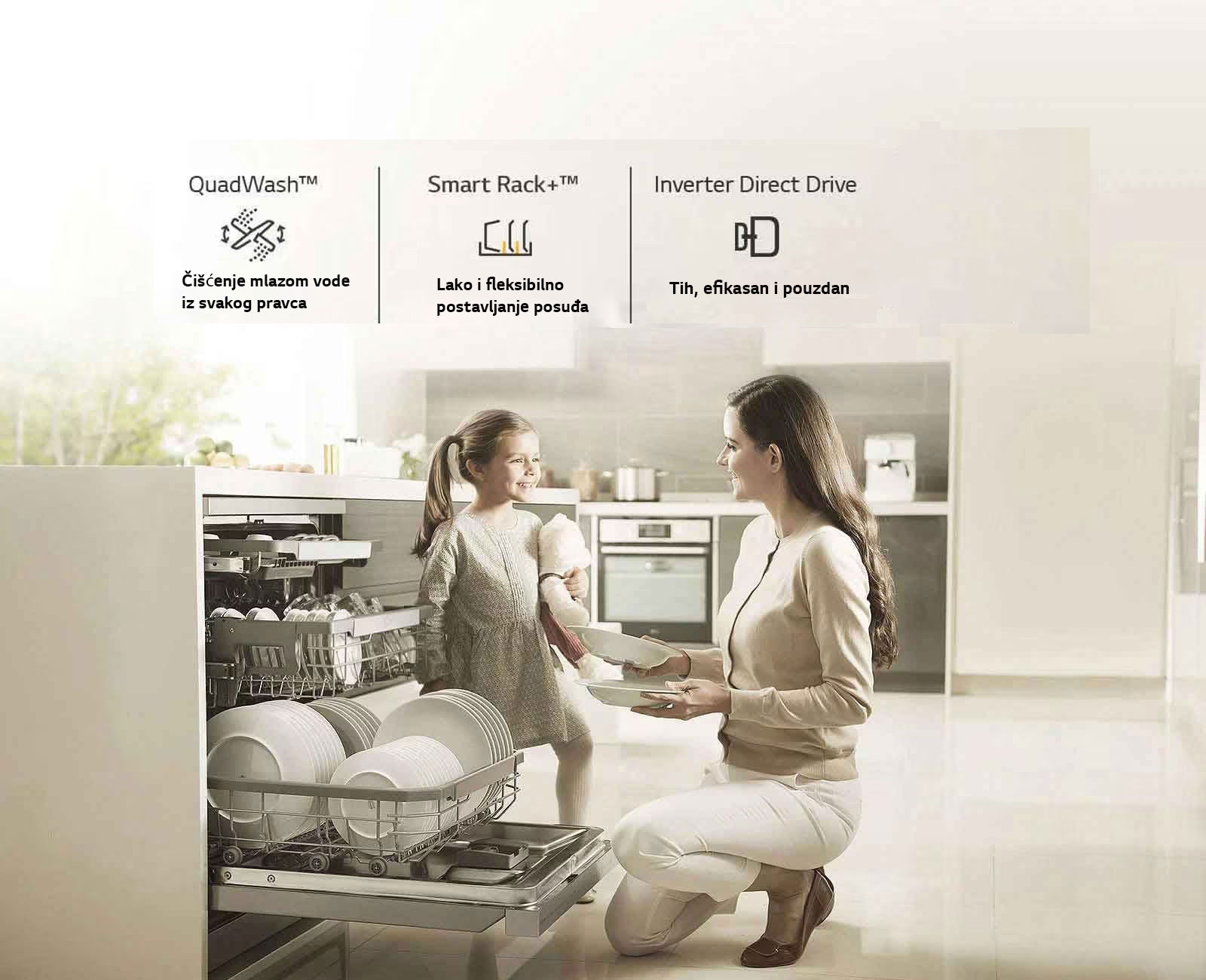 Prikazuje ženu kako vadi činiju iz otvorene mašine za pranje sudova.