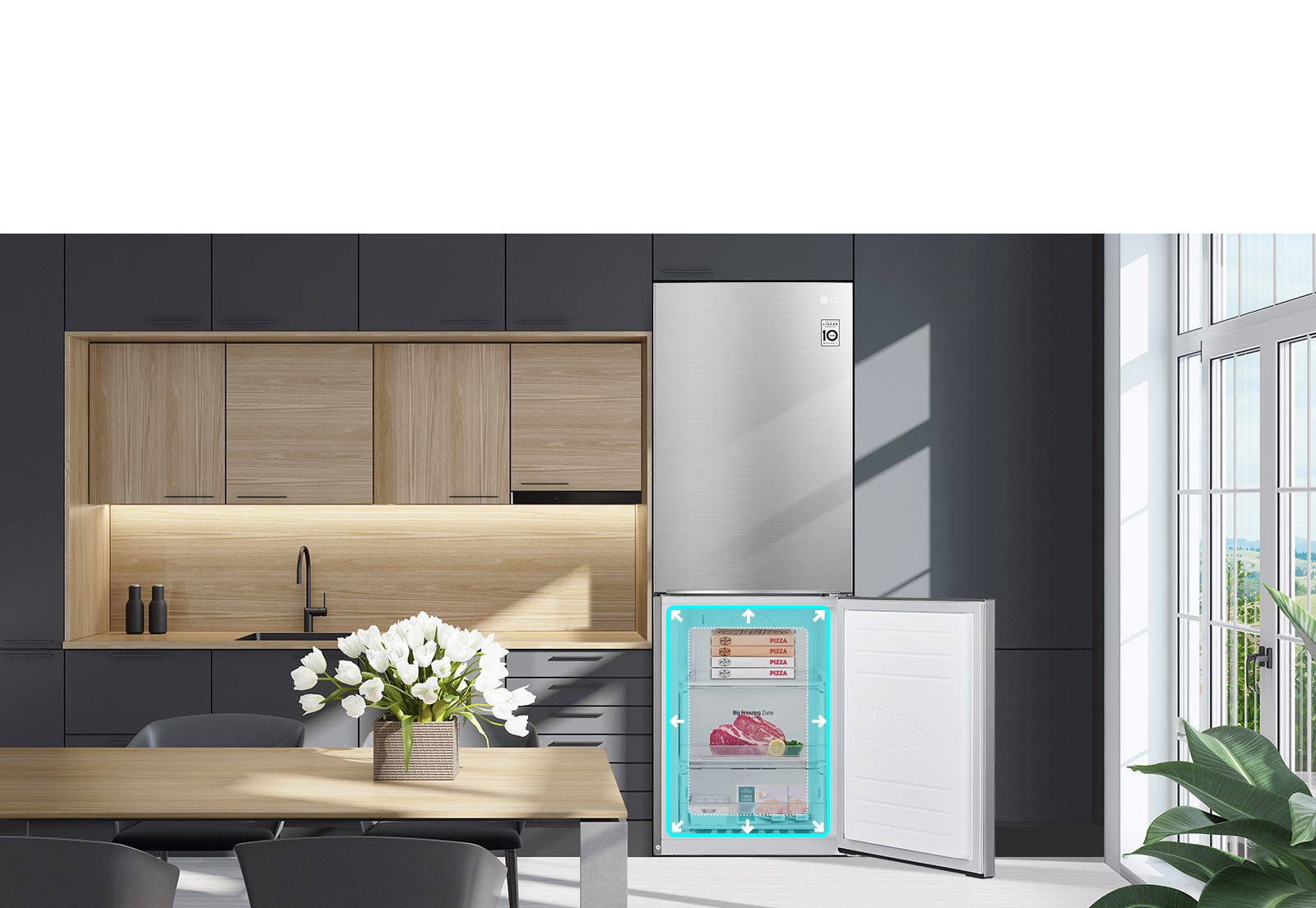 Frižider se može videti sa aparatima u kuhinji. Donja vrata frižidera su otvorena i puna hrane. Neonski kvadrat sa strelicama u odeljku zamrzivača pokazuje da u njemu ima više prostora.