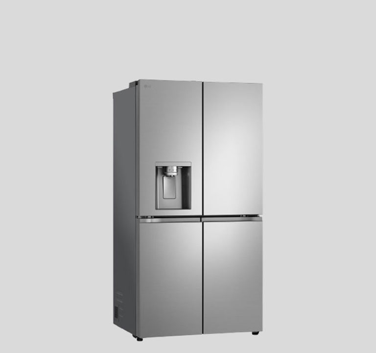 Gornji deo novog LG frižidera sa četiri vrata,  koji pokazuje potpuno ravna vrata.