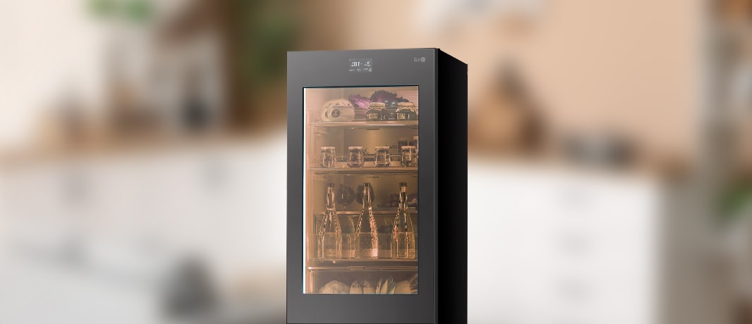 Slika InstaView™ vrata frižidera sa žutim osvetljenjem.