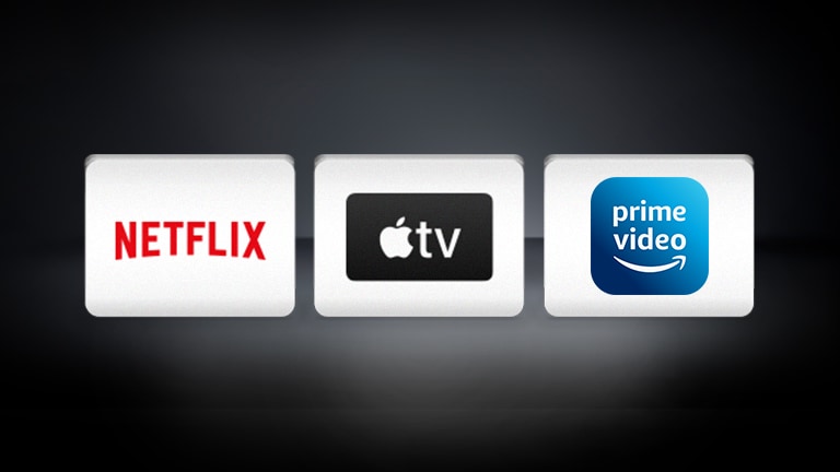 Logotip Netflix, logotip Apple TV in videoposnetek Amazon prime so vodoravno razporejeni na črnem ozadju.