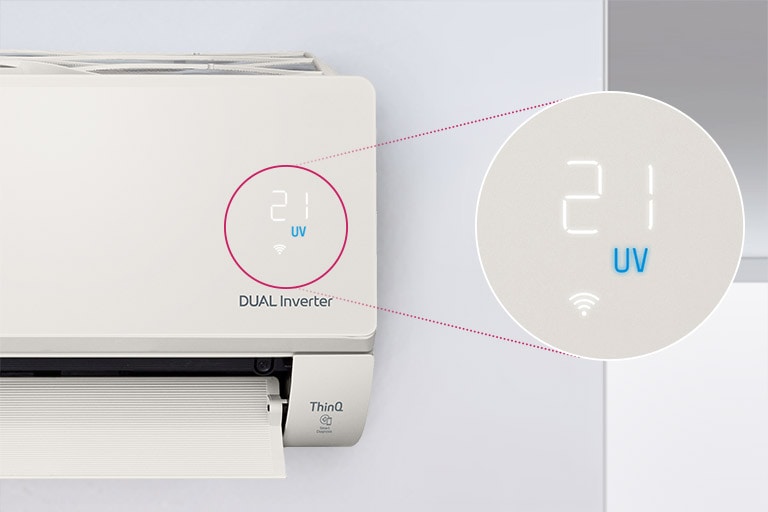 LG klima uređaj je postavljen na zid od trave. Logotip R32 za energetsku efikasnost nalazi se u gornjem desnom uglu.