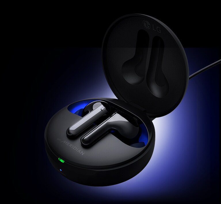 Slika dve bubice u kutiji sa uključenim plavim svetlom.