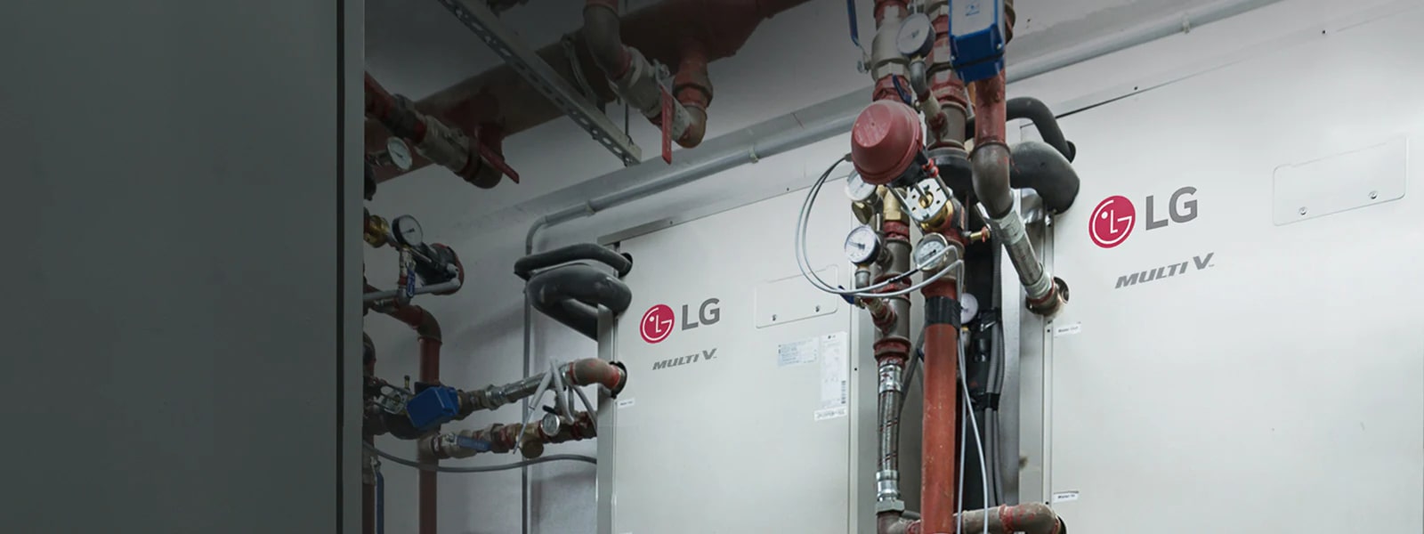 Prikazuje dva postavljena proizvoda LG Multi V Water 5.