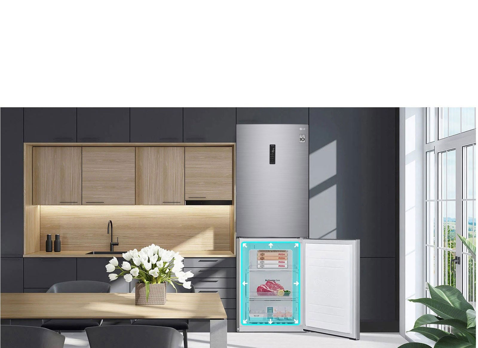 Frižider se može videti sa aparatima u kuhinji. Donja vrata frižidera su otvorena i puna hrane. Neonski kvadrat sa strelicama u odeljku zamrzivača pokazuje da u njemu ima više prostora.