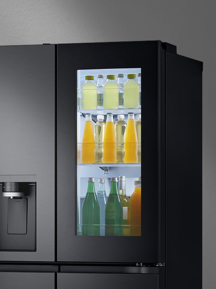 Kucnite dva puta na LG Instaview vrata i svetla će se upaliti pokazujući hranu unutar frižidera bez otvaranja vrata.