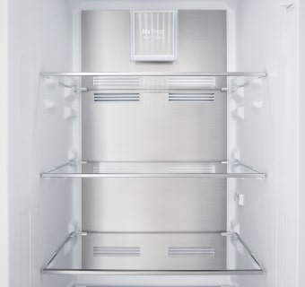 Detaljan prikaz unutrašnjosti ugradnog frižidera sa donjim zamrzivačem LG Metal Fresh.