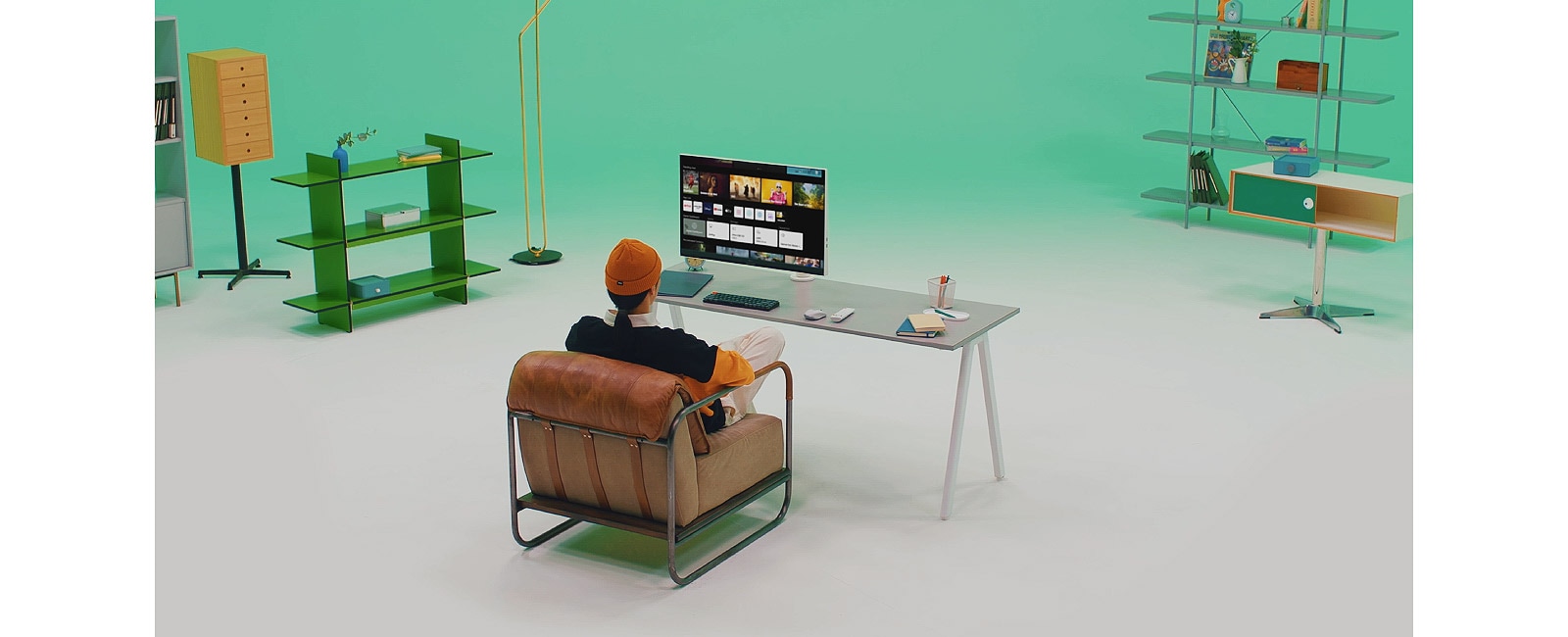 Možete da se fokusirate na povezivanje sa desktop računarom, laptopom ili gejmerskim uređajem kao monitorom. Pruža lak pristup omiljenom sadržaju kao pametni TV.