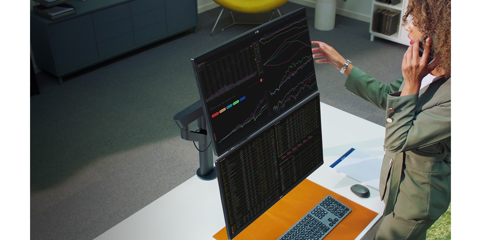 Ergo Dual monitor za brzu i jednostavnu analizu većeg broja informacija.