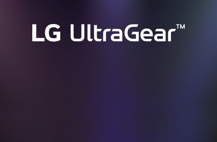 Logotip UltraGear™ u futurističkoj prostoriji sa neonskim osvetljenjem.