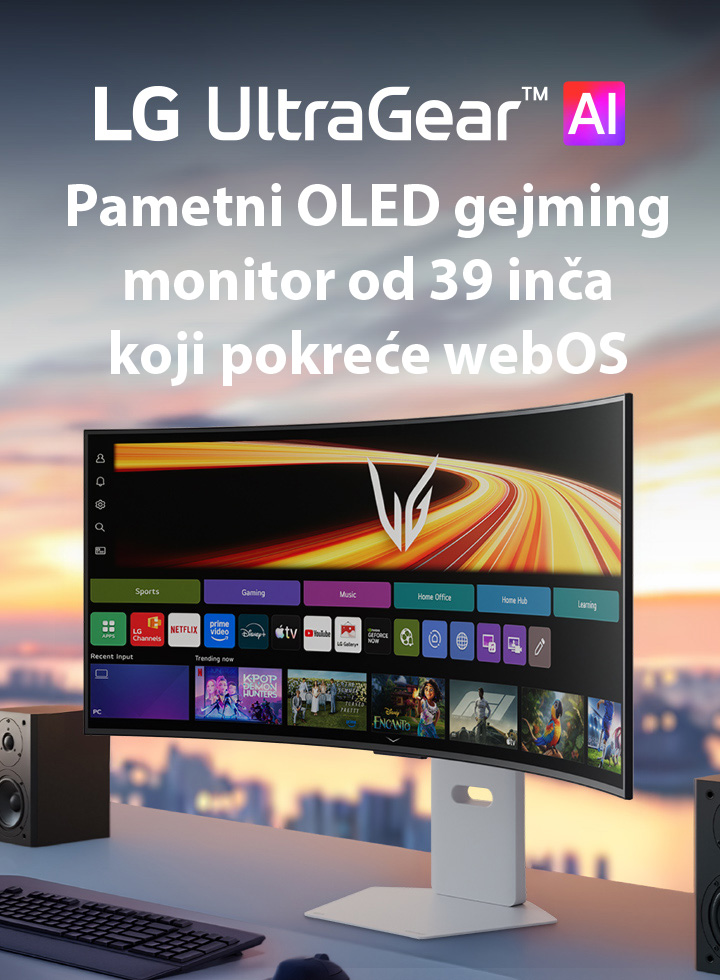 UltraGear™ GX9s OLED gejming monitor prikazuje webOS interfejs na zakrivljenom ekranu, na stolu sa stereo zvučnicima.