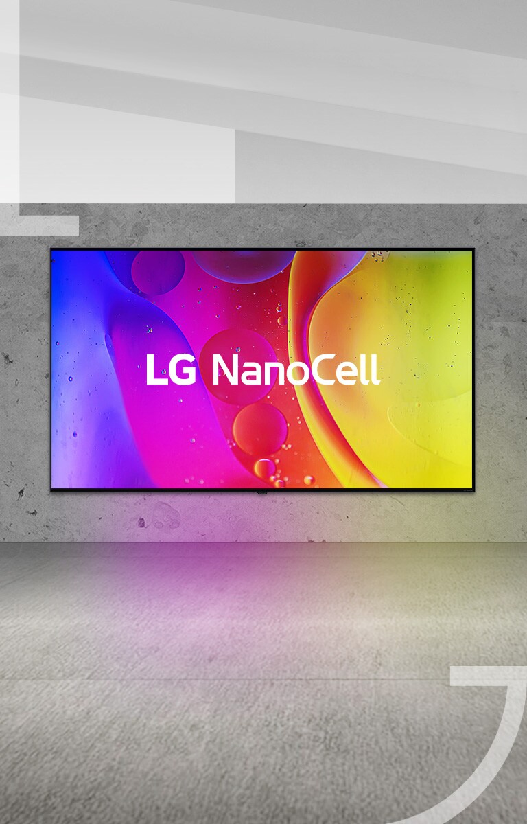 Televizor u svetloj prostoriji prikazuje svetle, hipnotišuće pokretne boje na ekranu.