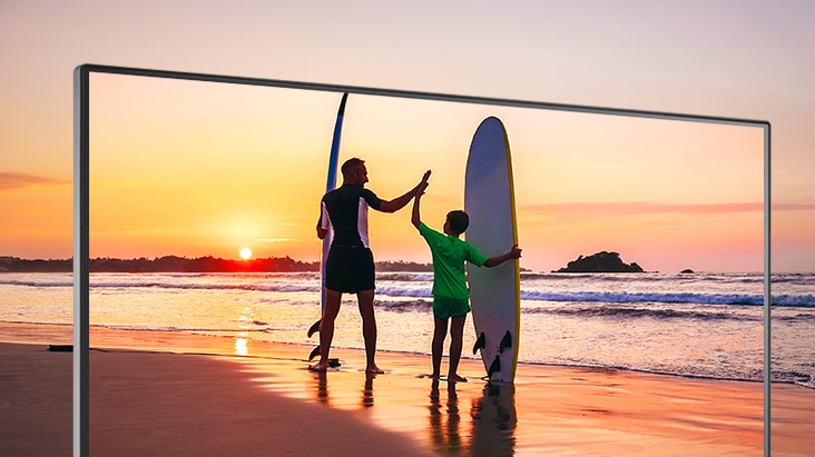 IPS sa DCI-P3 95% tipično pruža tačne boje i širok ugao gledanja.