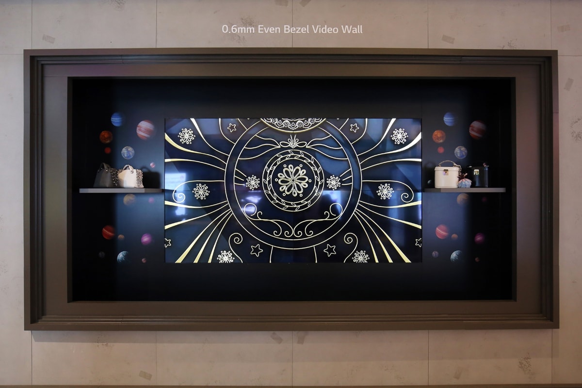 0.6 mm Even Bezel OLED Video Wall