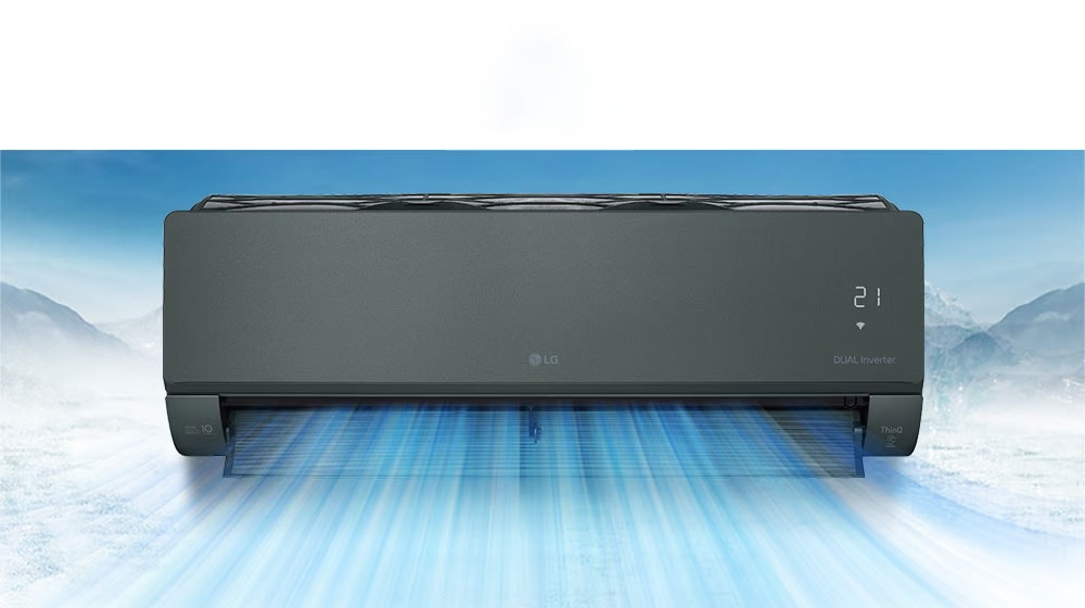 На заднем плане виден заснеженный горный пейзаж. На переднем плане отображается вид спереди кондиционера