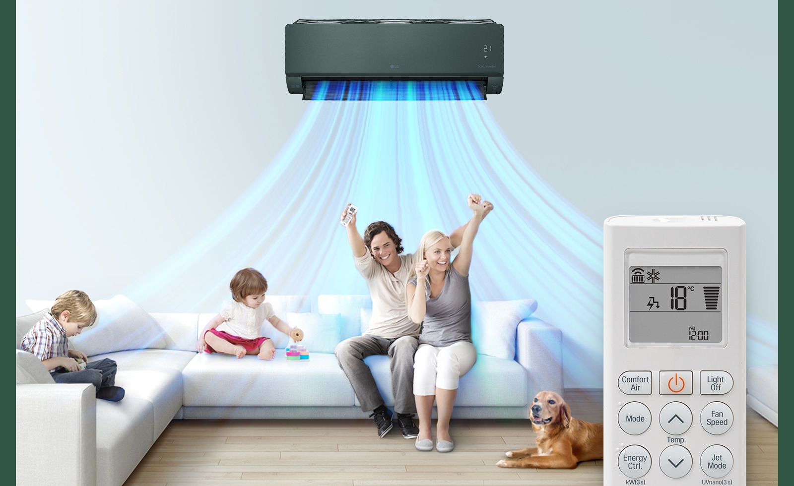 Члены семьи сидят на диване в гостиной под кондиционером LG.