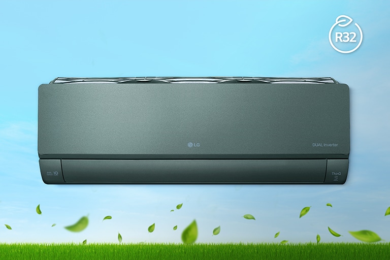 На этом изображении показана передняя панель кондиционера. В правом верхнем углу отображается логотип R32.