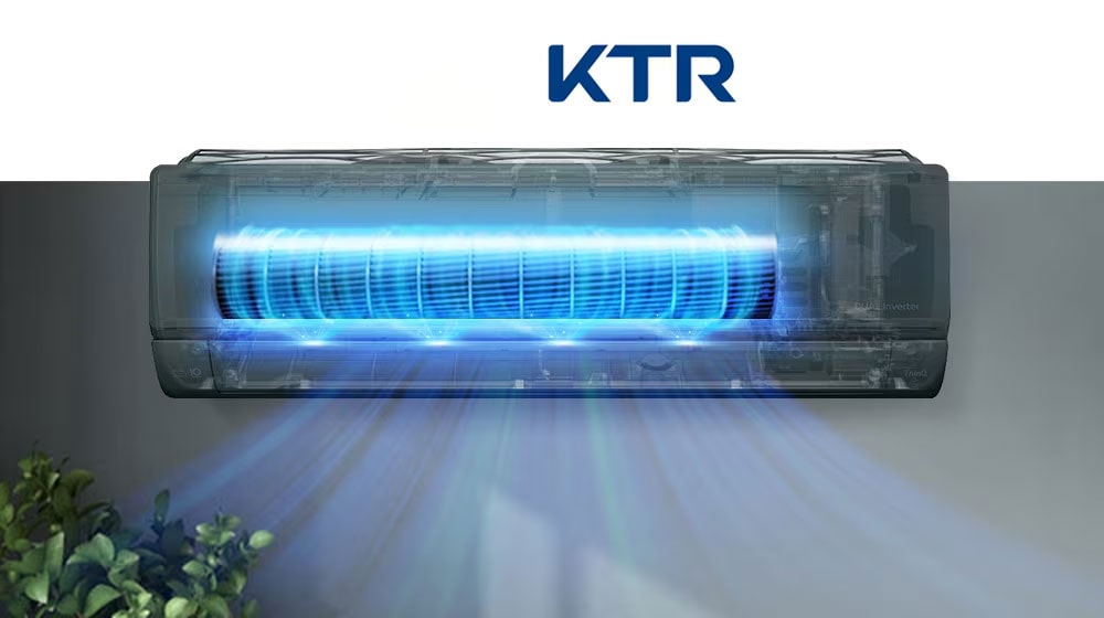 На изображении показан вид спереди кондиционера, установленного на стене.