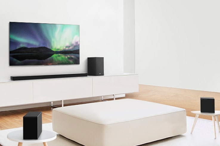 Изображение комнаты с телевизором и саундбаром