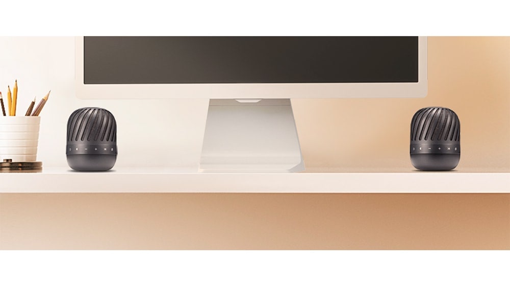 Слушайте одновременно