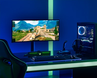 Внешний вид игровой колонки LG UltraGear в игровой комнате в синем тоне.