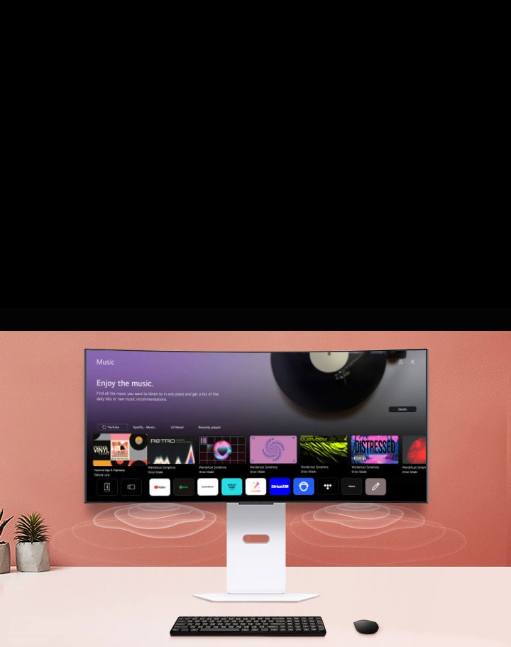 На экране смарт-монитора, размещенного на столе, изображен экран MUSIC APP.