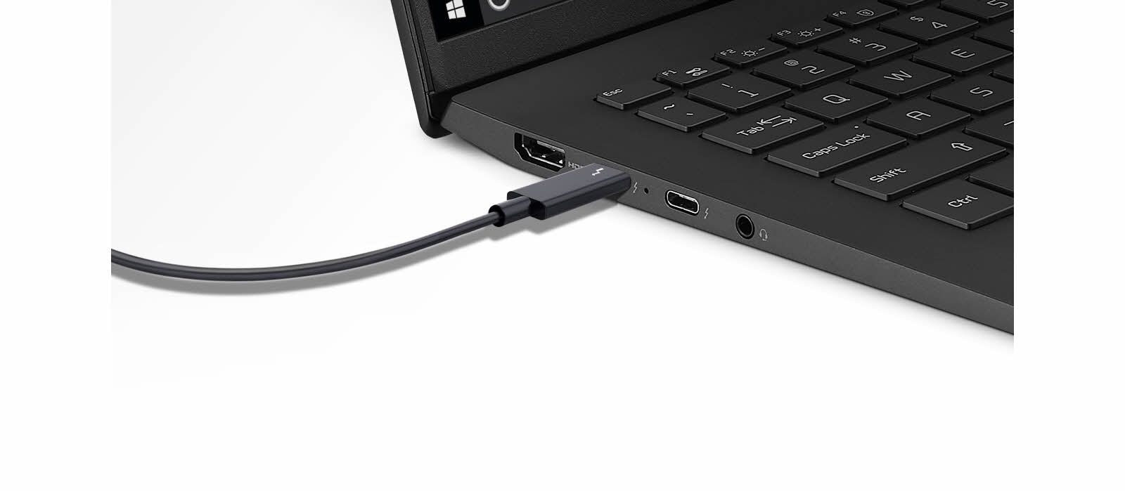 Thunderbolt ™ 4 предлагает одновременную зарядку, передачу и отображение