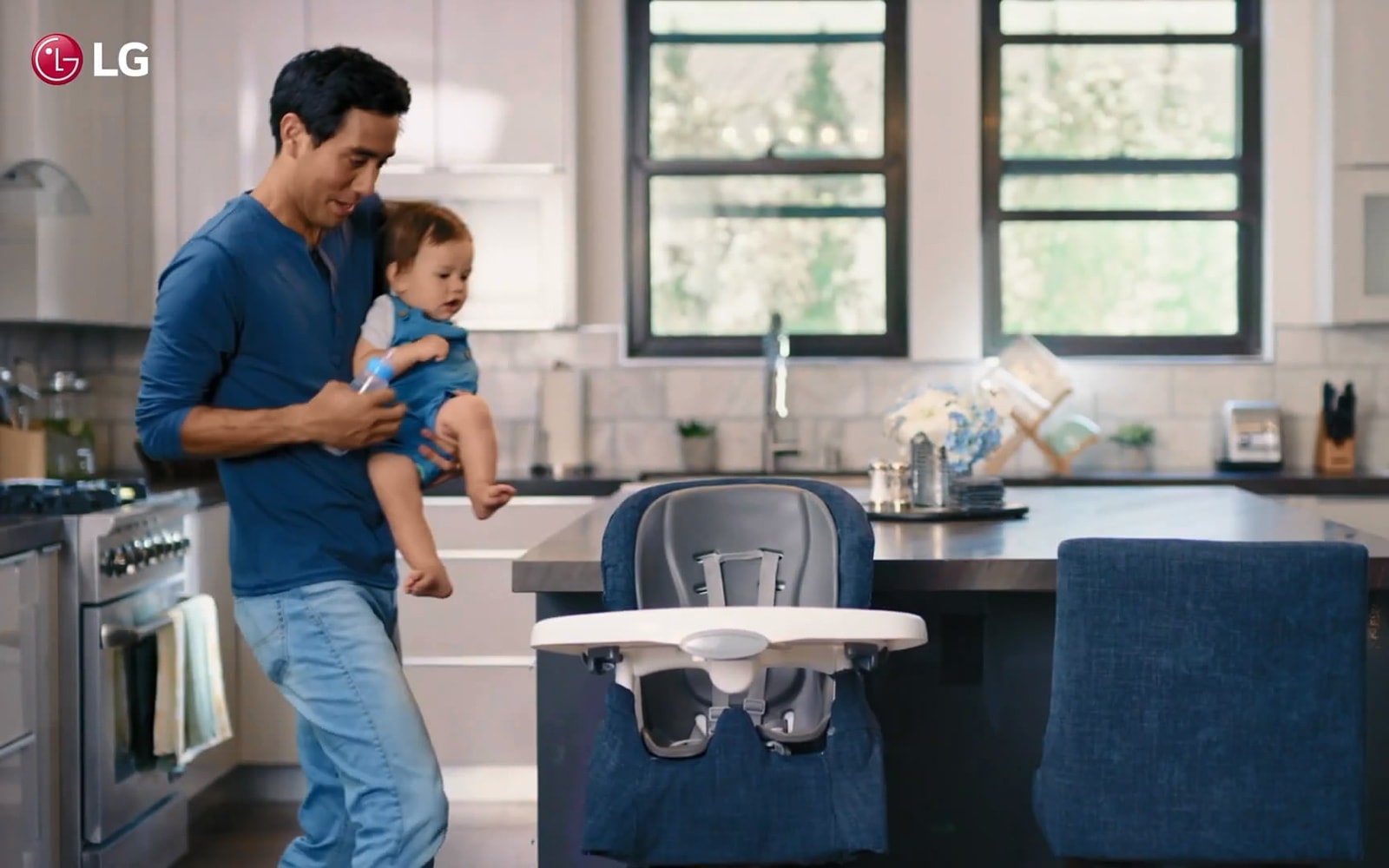 LG_InstaView_Zak_king_and_baby_D01-min