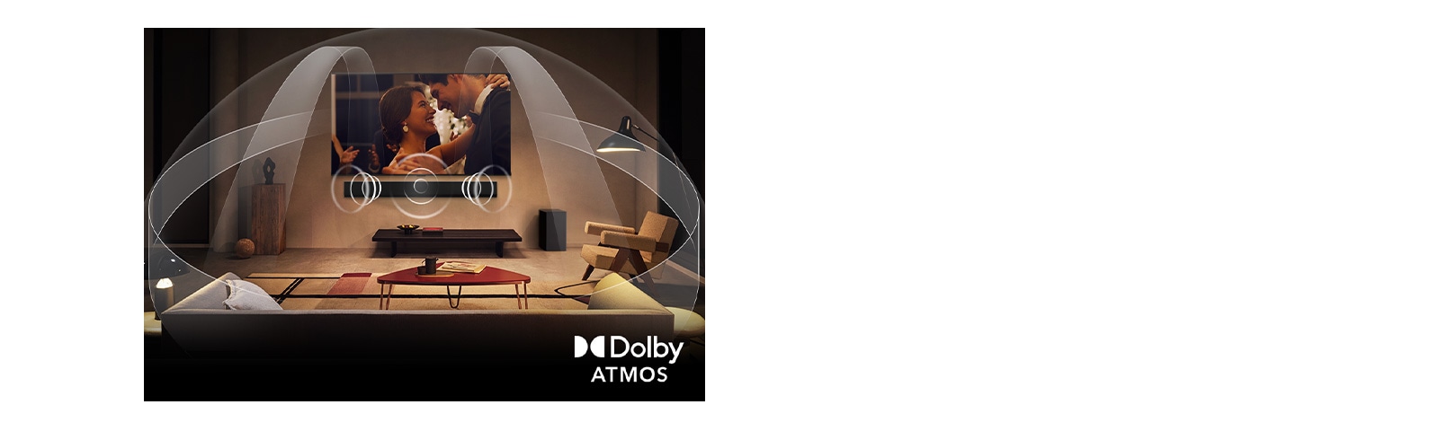 Затемненная уютная гостиная, где пара смотрит фильм на экране LG OLED TV с LG Soundbar. Dolby Atmos заполняет пространство объемным звуком со всех направлений. Логотип Dolby Atmos в нижнем углу.
