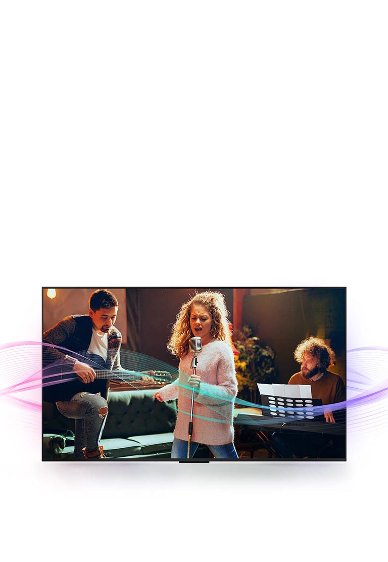 Группа людей идет по взлетно-посадочной полосе аэропорта. За ними самолет. Похоже, группа только что сошла с самолета, а его двигатели еще работают. Во время разговора от некоторых людей исходят абстрактные звуковые волны, демонстрирующие, что, несмотря на громкий фоновый шум, голоса можно легко услышать и понять с помощью Al Voice Remastering.