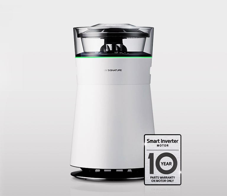 Изображение очистителя воздуха LG SIGNATURE целиком и стикер «10 лет гарантии» рядом с ним.