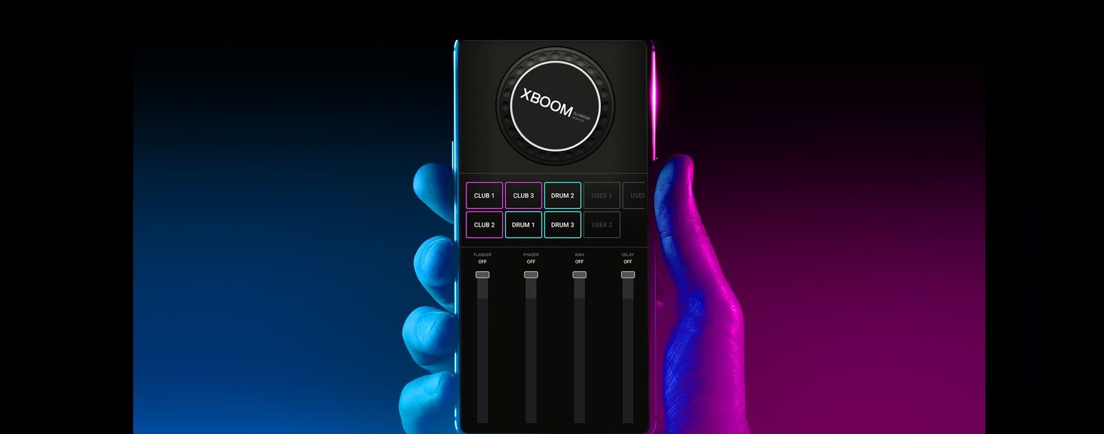 В руке смартфон, на котором изображено приложение DJ App.