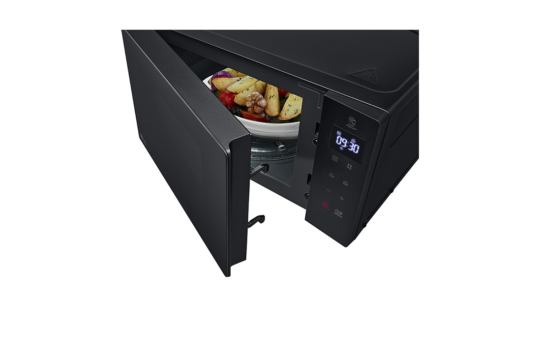 LG Микроволновая печь LG MS2032GAS | 700 Вт | 20 л | Чёрная, Detail with food, MS2032GAS, thumbnail 8