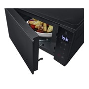 LG Микроволновая печь LG MS2032GAS | 700 Вт | 20 л | Чёрная, Detail with food, MS2032GAS, thumbnail 8